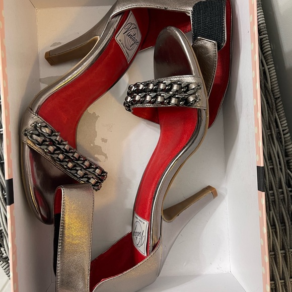 NWT - Jefferey Campbell Vintage Heels w/gun metal chain & ankle strap - Size 8 - Picture 3 of 5